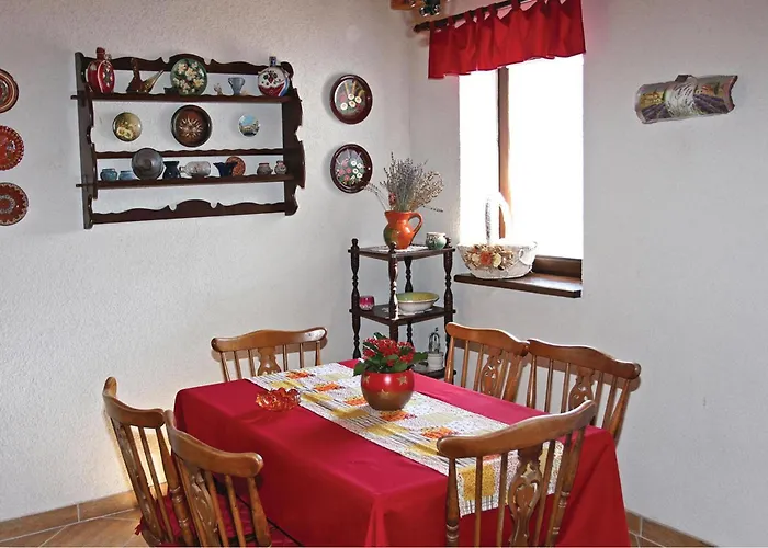 4 Bedroom Awesome In *