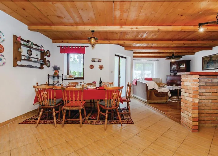 4 Bedroom Awesome In
