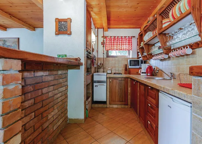 4 Bedroom Awesome In Prázdninový dům