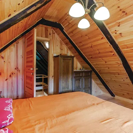 4 Bedroom Awesome In Holiday home *