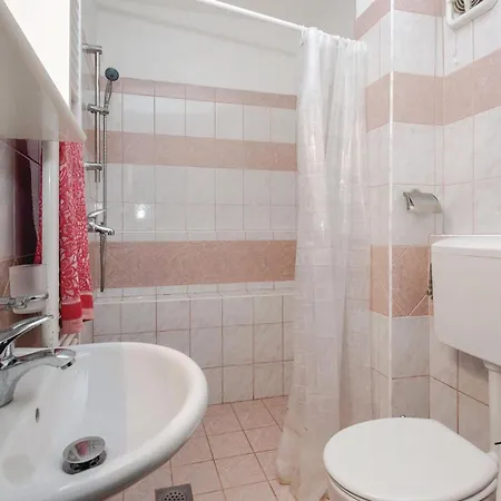 Holiday home 4 Bedroom Awesome In