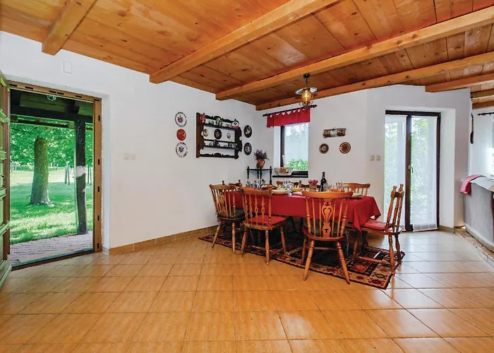Σπίτι διακοπών 4 Bedroom Awesome In *